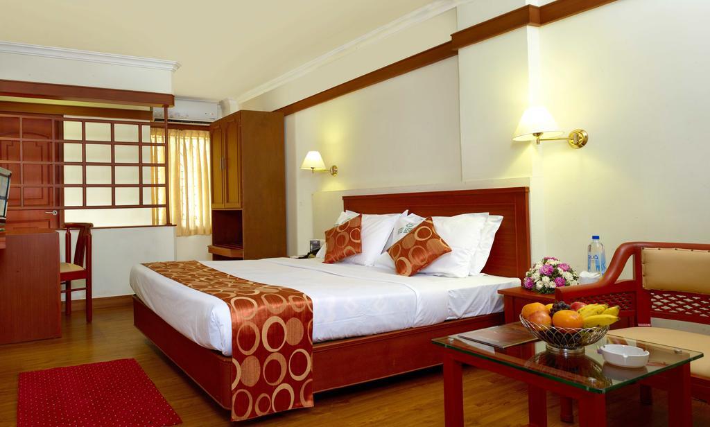 Hotel Aiswarya Kochi Exteriör bild