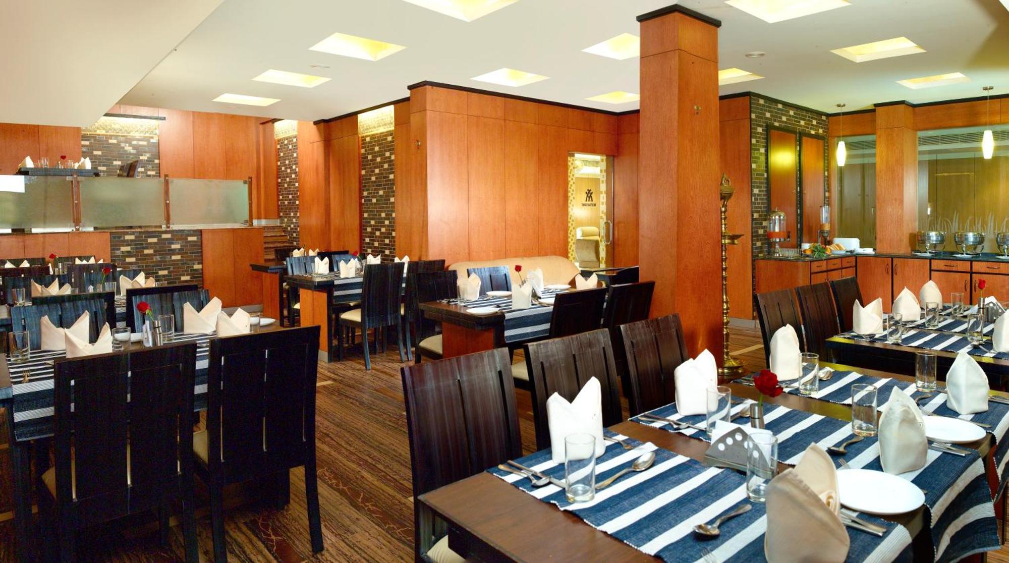 Hotel Aiswarya Kochi Exteriör bild