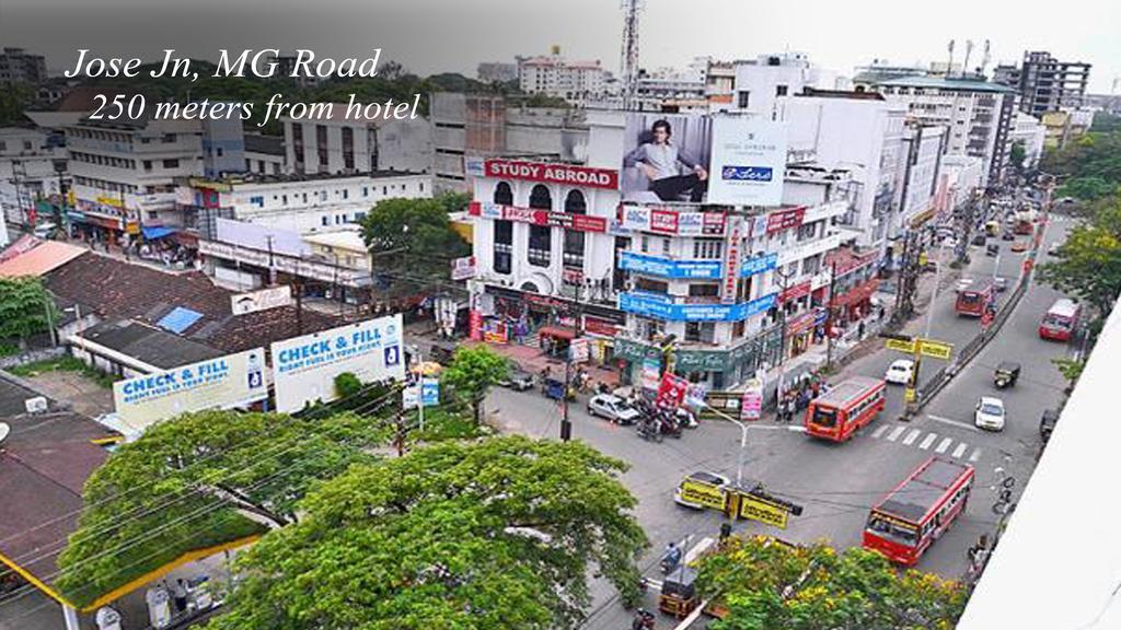 Hotel Aiswarya Kochi Exteriör bild