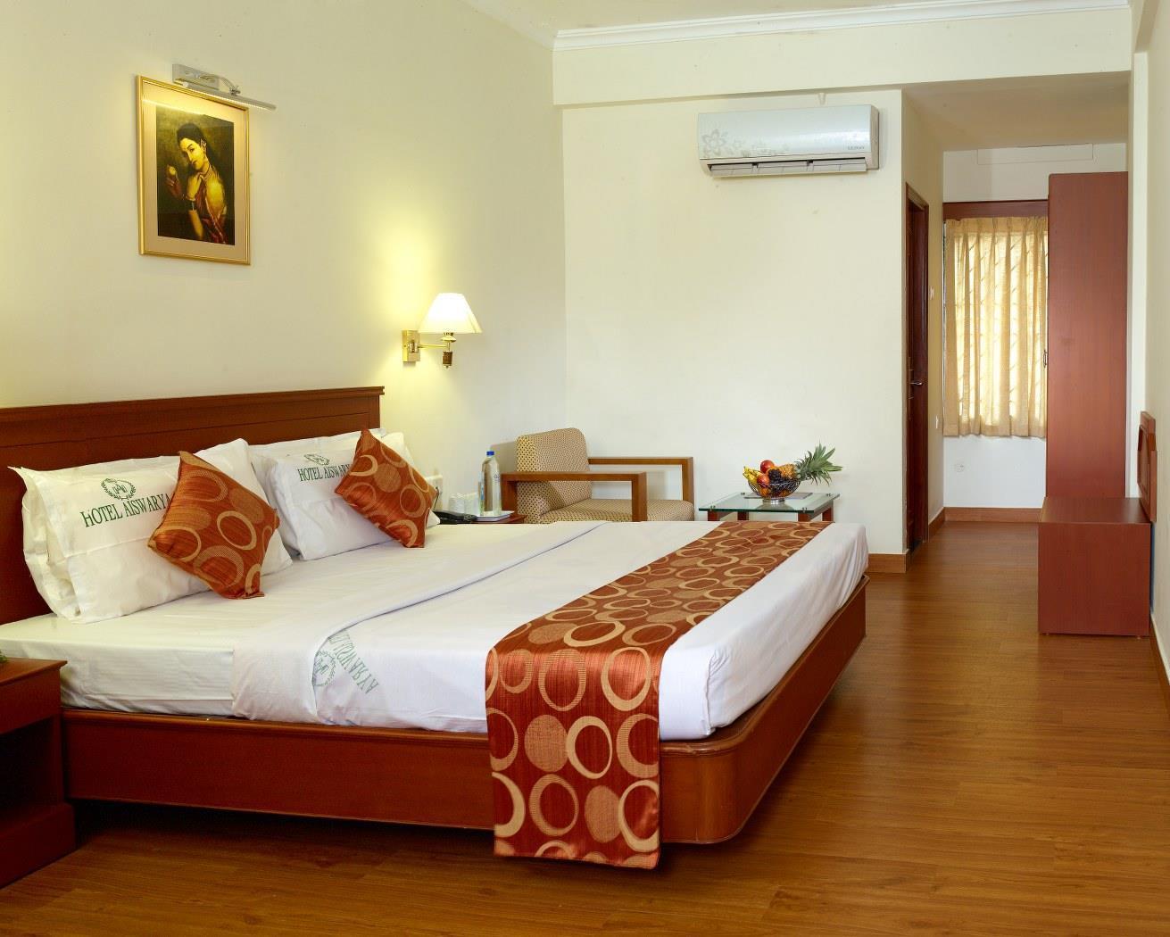 Hotel Aiswarya Kochi Exteriör bild