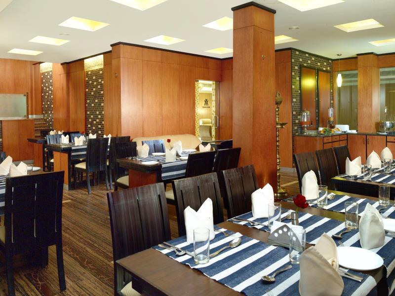 Hotel Aiswarya Kochi Exteriör bild